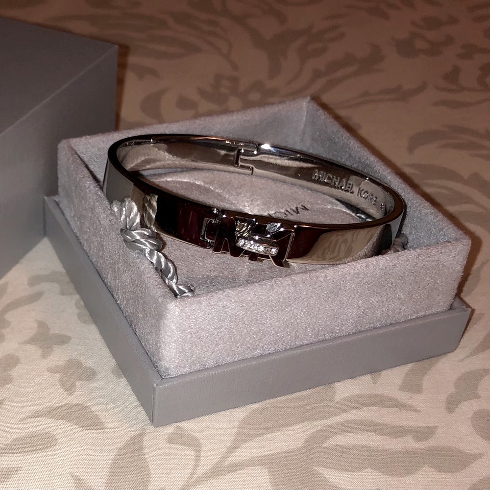 !MICHAEL KORS SILVER AND CRYSTAL CLASP BRACELET!